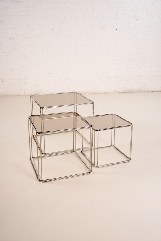 Isocele graphical nesting tables by Max Sauze