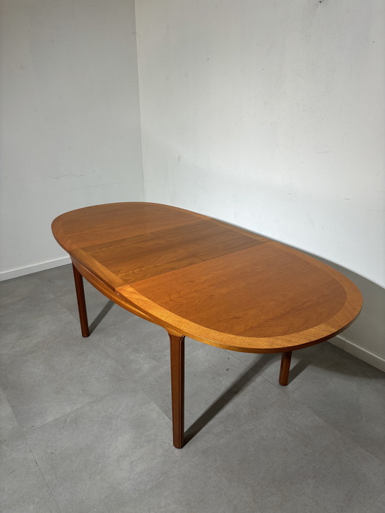 Image 1 of Table de salle à manger vintage "Nathan