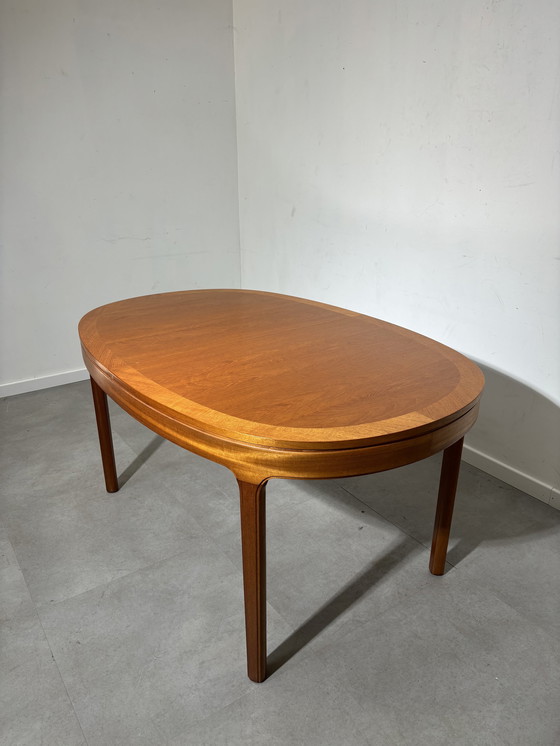 Image 1 of Table de salle à manger vintage "Nathan