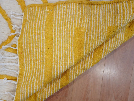 Image 1 of Tapis berbère - 293 cm x 199 cm - laine blanche et jaune