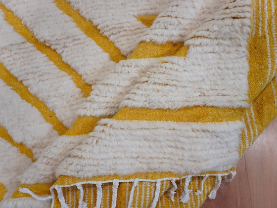 Image 1 of Berber rug - 293 cm x 199 cm - white and yellow wool