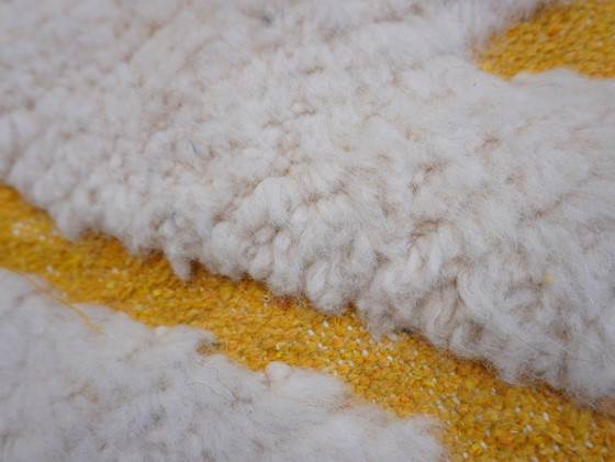 Image 1 of Berber rug - 293 cm x 199 cm - white and yellow wool