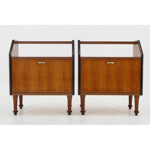 Pareja de mesitas de noche vintage en acabado nogal, Italia 1960