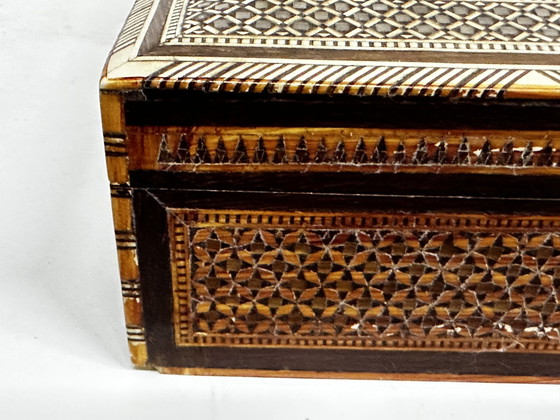 Image 1 of  Oriental Inlaid Mother-of-Pearl Box - L20/P12/H5 Cm