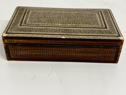  Oriental Inlaid Mother-of-Pearl Box - L20/P12/H5 Cm