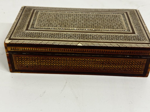  Oriental Inlaid Mother-of-Pearl Box - L20/P12/H5 Cm