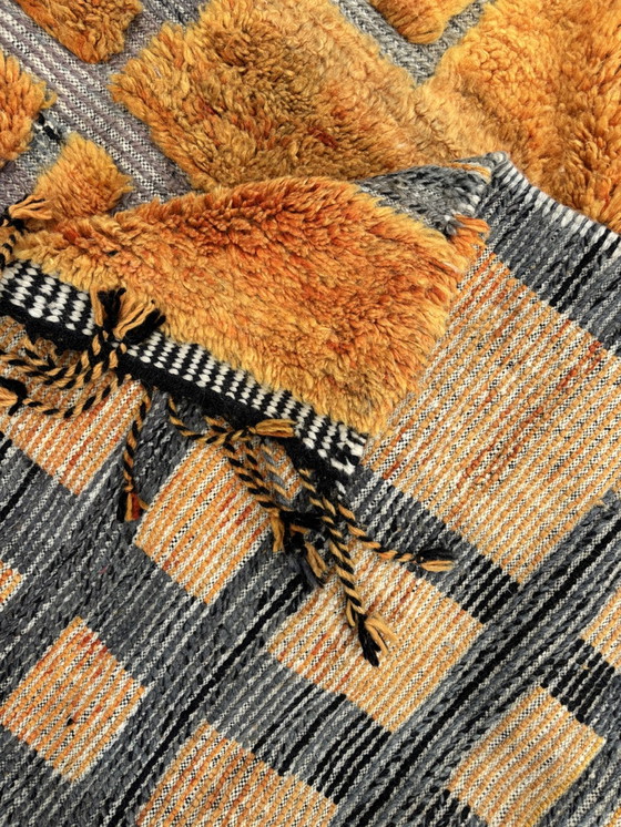 Image 1 of "Tiziri" - Tapis marocain en laine orange de style Mid Century - 200x300 cm