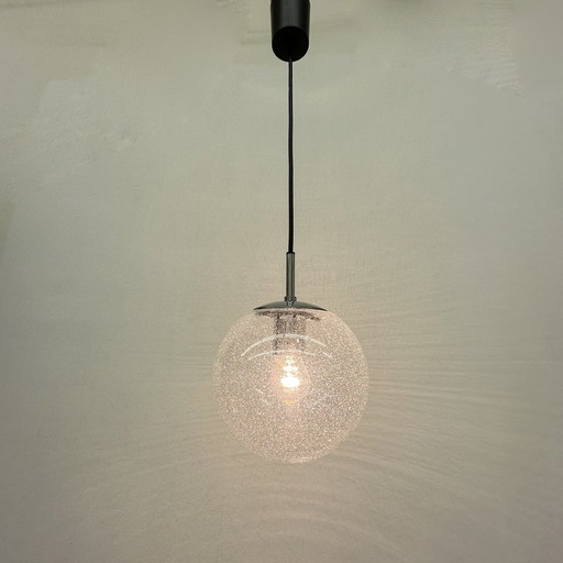 Lampe suspendue Limburg glashütte globe en verre 1970