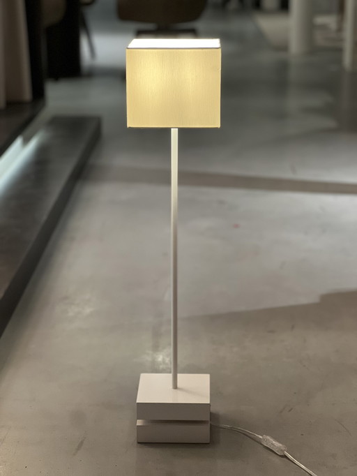 Layer table lamp Milan white