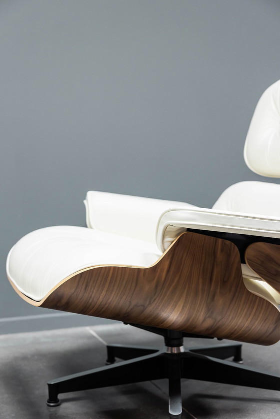 Image 1 of Sillón Eames + otomana