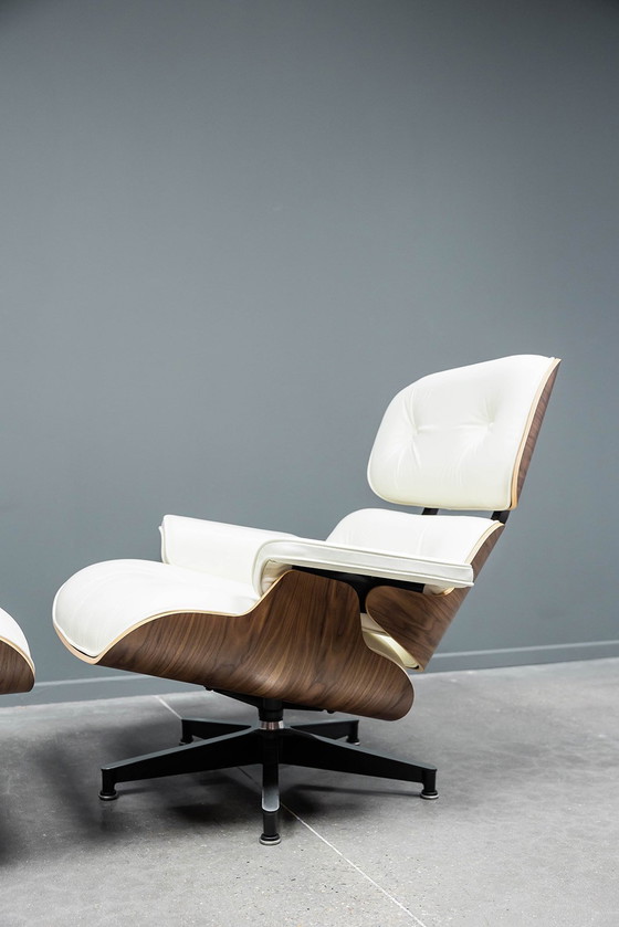 Image 1 of Sillón Eames + otomana