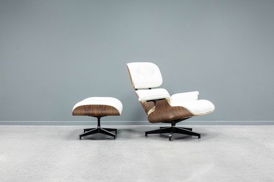 Image 1 of Sillón Eames + otomana