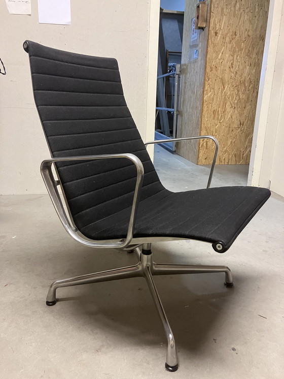 Image 1 of Vitra Charles Eames toit noir hop chrone