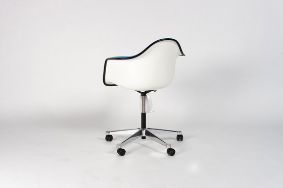 Image 1 of Vitra Eames Plastic Arm Chair PACC Blue (stock:10)