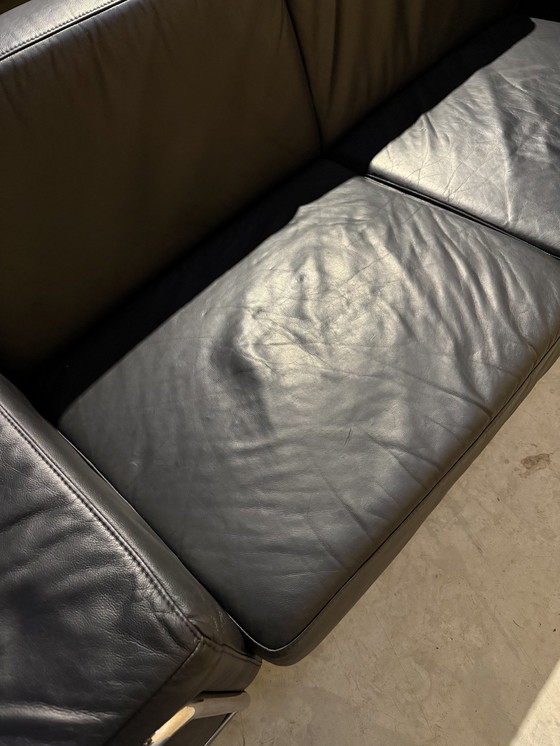 Image 1 of Divano in pelle nera ispirato a Le Corbusier