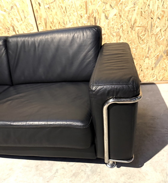 Image 1 of Divano in pelle nera ispirato a Le Corbusier