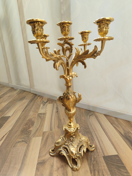 Image 1 of Candeliere a 5 bracci riccamente decorato, ottone, cimelio