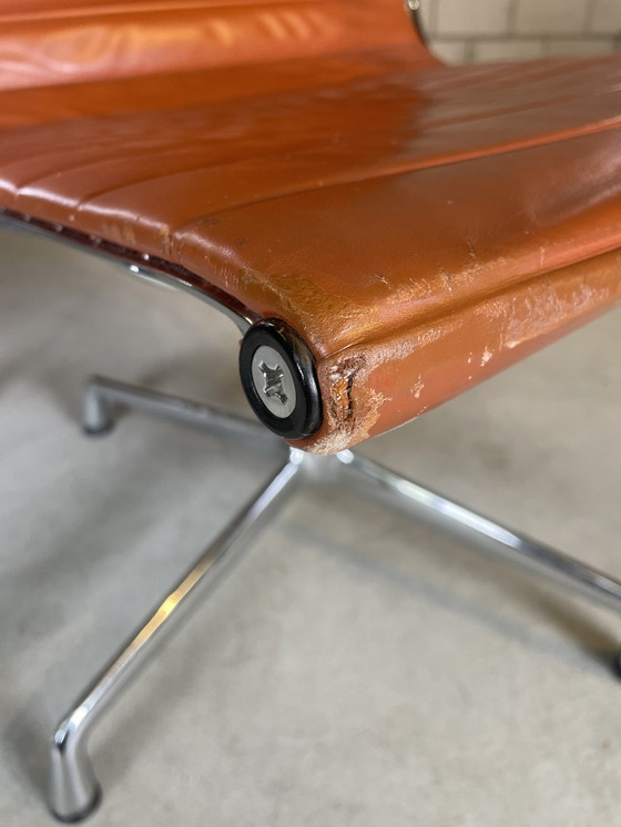 Image 1 of 2X Silla Vitra Eames EA 108 Cuero Coñac