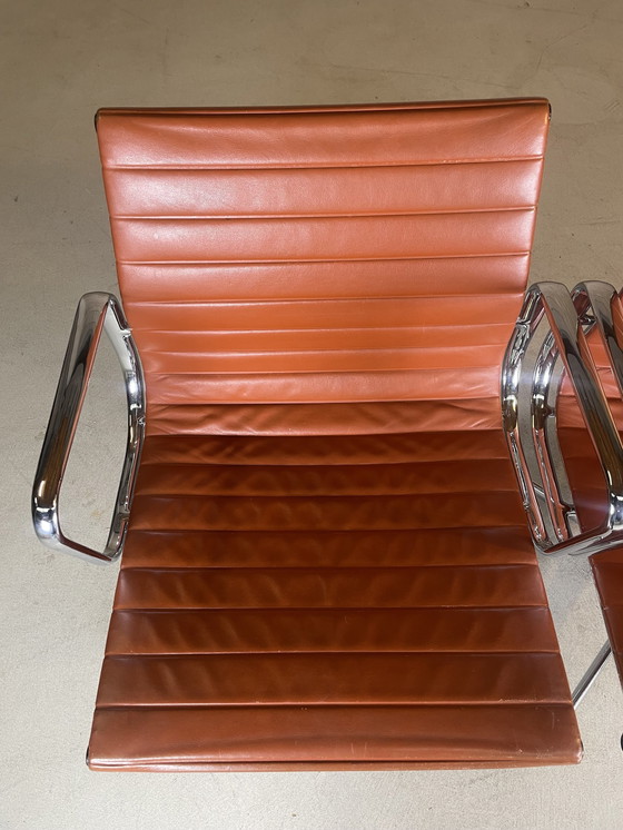 Image 1 of 2X Silla Vitra Eames EA 108 Cuero Coñac