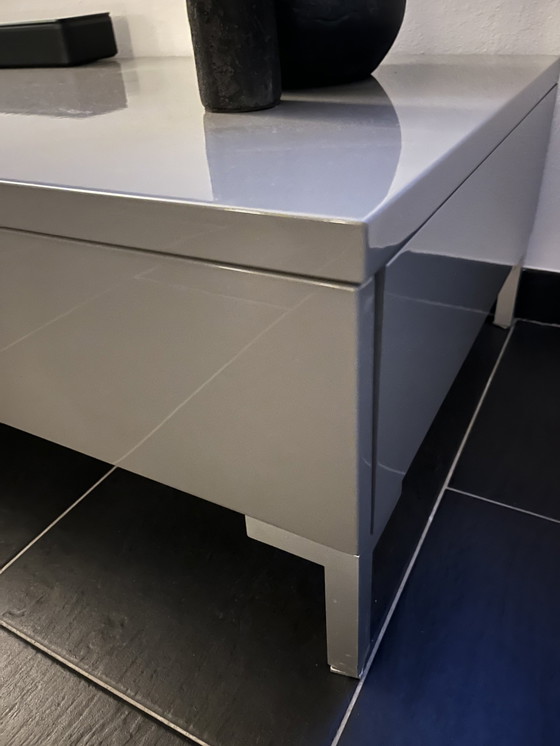 Image 1 of Cómoda moderna de alto brillo