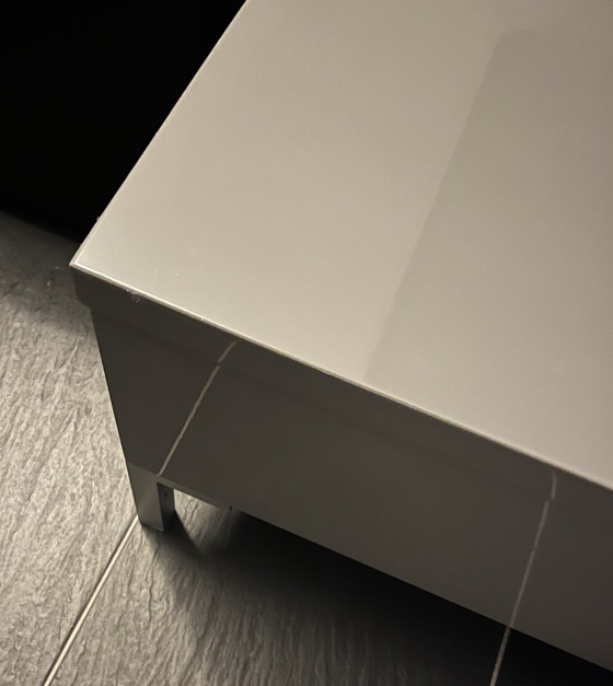 Image 1 of Cómoda moderna de alto brillo