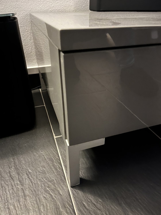 Image 1 of Cómoda moderna de alto brillo