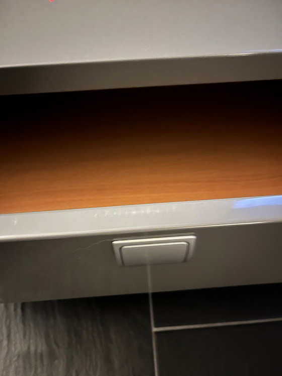 Image 1 of Cómoda moderna de alto brillo