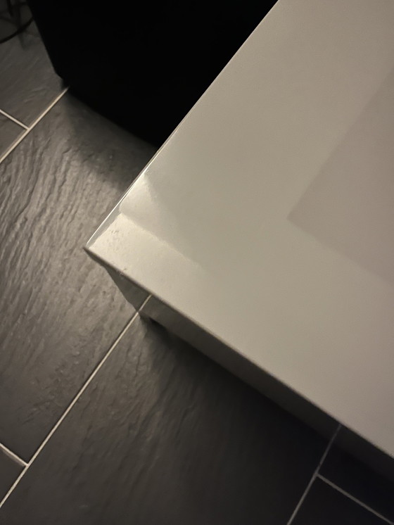 Image 1 of Cómoda moderna de alto brillo