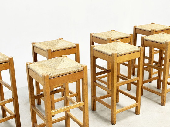 Image 1 of ensemble de sept tabourets de bar en rotin et bois