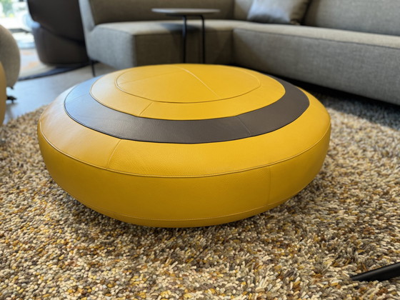 Image 1 of Leolux Saturn Footstool / Footstool Leather Yellow D100