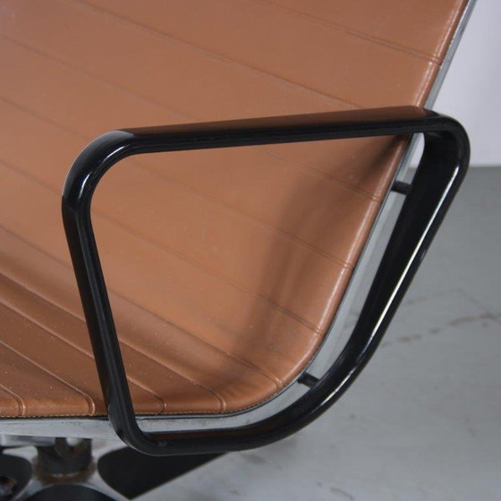 Image 1 of EA124 Chair by Charles & Ray Eames for Herman Miller, USA 1960