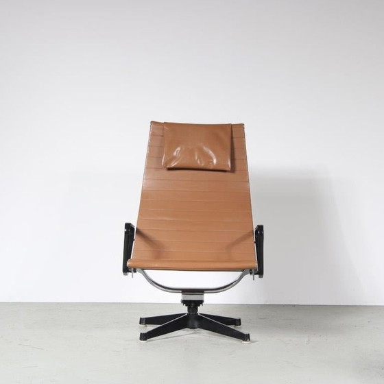 Image 1 of EA124 Chair by Charles & Ray Eames for Herman Miller, USA 1960