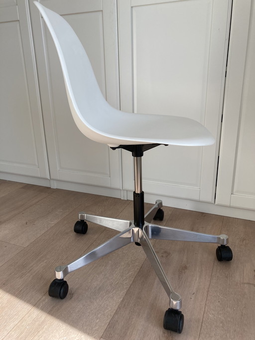 Vitra Eames PSCC office chair