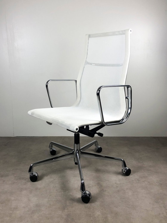 Image 1 of Vitra - Charles & Ray Eames - Chair