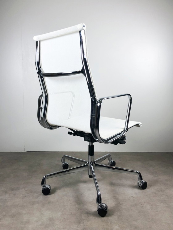 Image 1 of Vitra - Charles & Ray Eames - Chair