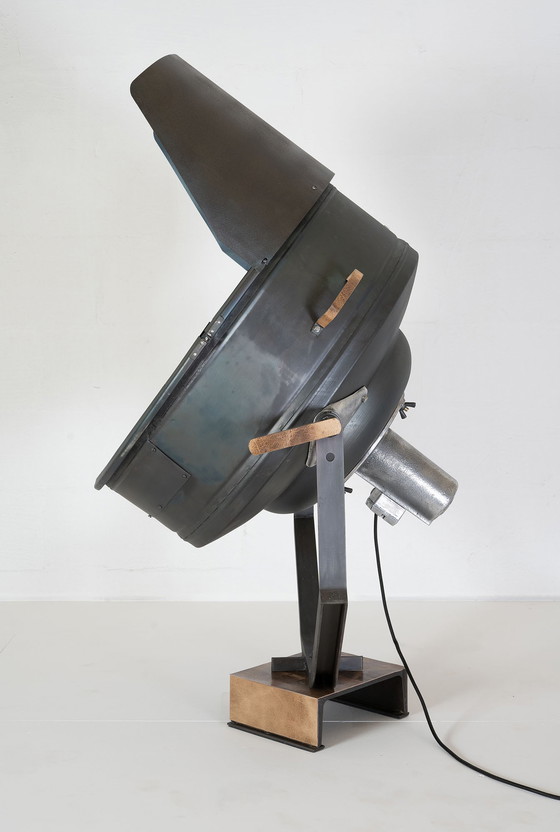 Image 1 of XL searchlight