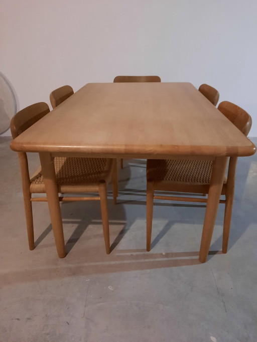 Niels Otto Moller Dining Table With 5 Chairs.