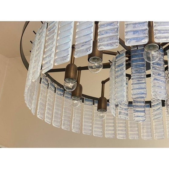 Image 1 of Lampadario contemporaneo in vetro di Murano Opalino a righe orizzontali "Listelli".