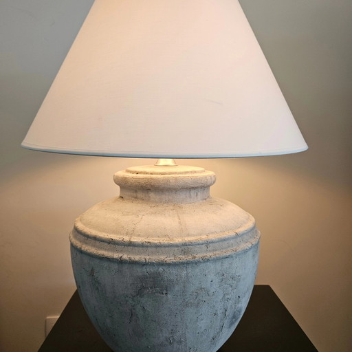 Ceramic table lamp