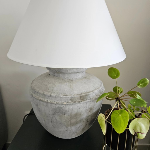 Ceramic table lamp