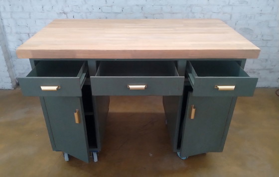 Image 1 of Bureau industriel vintage avec tablette en bois d'hévéa