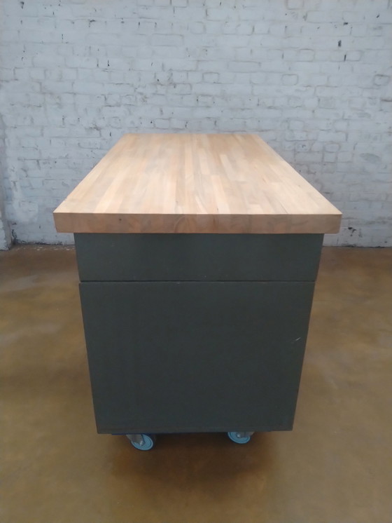 Image 1 of Bureau industriel vintage avec tablette en bois d'hévéa
