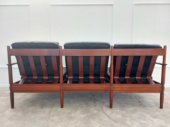 Image 1 of Divano vintage a 3 posti