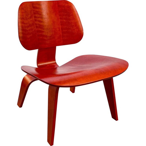 Sedia LCW vintage in frassino tinto rosso di Charles e Ray Eames per Herman Miller, 2000
