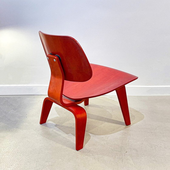Image 1 of Vintage LCW chair in red stained ash by Charles and Ray Eames for Herman Miller, 2000