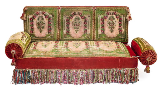 Old Alsatian Divan