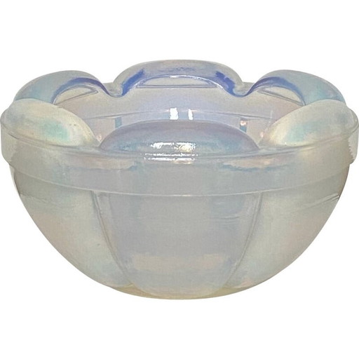 Bolla vintage Art Déco in vetro stampato opalescente, Francia anni '40