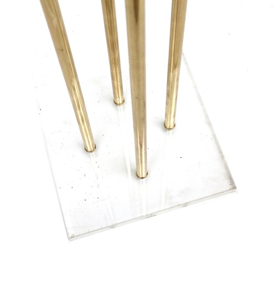 Image 1 of Porte-manteau sur pied Hollywood Regency des années 1970 en plexiglas et métal