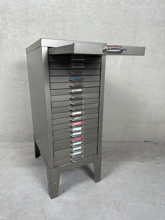 Image 1 of Robust industrial chest of drawers