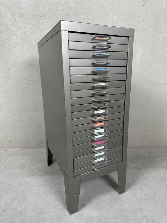 Image 1 of Robust industrial chest of drawers